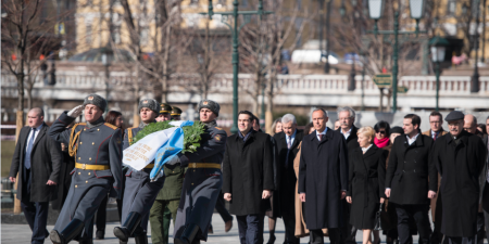 Κατάθεση στεφάνου από τον Αλέξη Τσίπρα στη Μόσχα