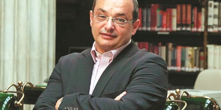 Αιμίλιος Αυγουλέας: «Πως γίνεται να κουρεύεται το χρέος σου και αντί να μειώνεται αυτό να αυξάνεται;».