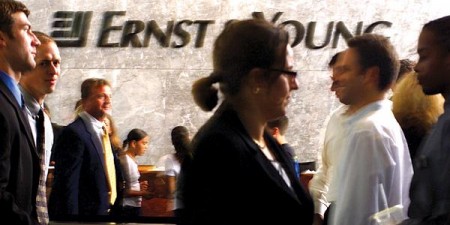 H  Ernst Young επενδύει στην Ελληνική γνώση