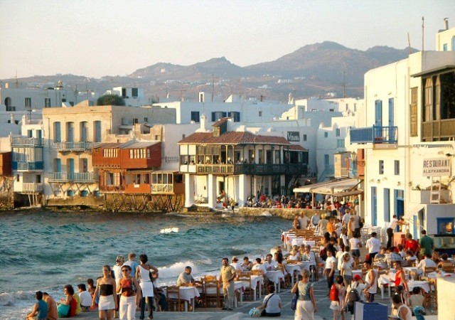 Ηλεκτρονικές πληρωμές στα κοσμικά νησιά