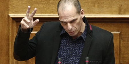 Βόμβες Βαρουβάκη για αναλήψεις και νομιμοποίηση καταθέσεων