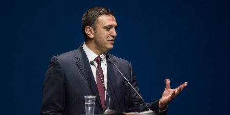 Δίψασε ο Β. Κικίλιας και…