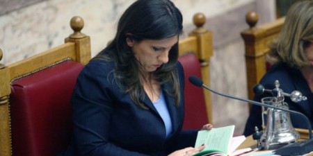 Τι επιδιώκει τελικά η Ζωή Κωνσταντοπούλου;