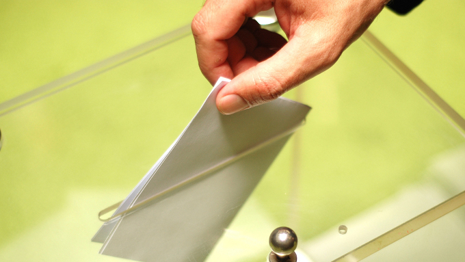 Στις 21:00 την Κυριακή τα πρώτα αποτελέσματα