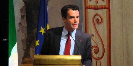 Ιταλός αξιωματούχος: «Αν δεν ήταν ο Ρέντσι και ο Ολάντ, σήμερα η Ελλάδα θα ήταν εκτός ευρώ»