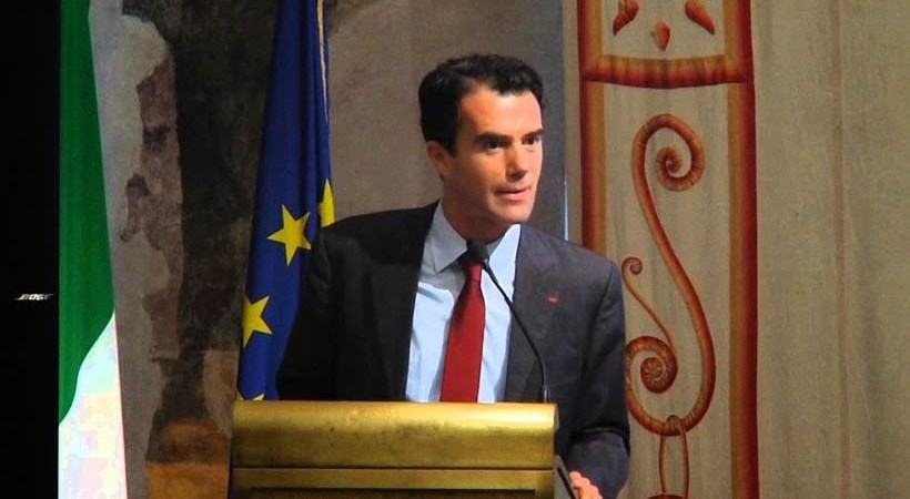 Ιταλός αξιωματούχος: «Αν δεν ήταν ο Ρέντσι και ο Ολάντ, σήμερα η Ελλάδα θα ήταν εκτός ευρώ»