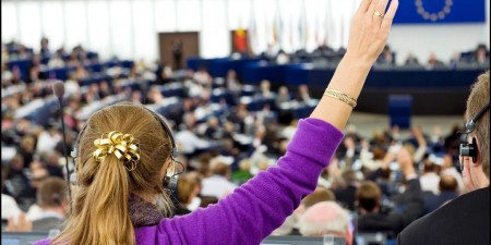 Συζήτηση στο ΕΚ για τους μετανάστες και τη προσφυγική κρίση