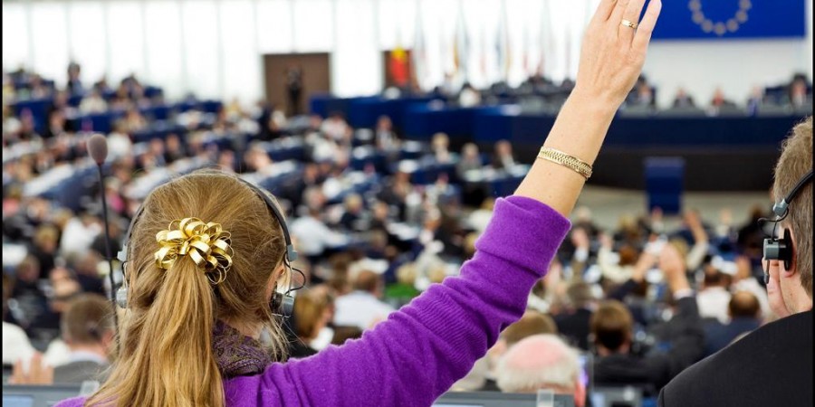 Συζήτηση στο ΕΚ για τους μετανάστες και τη προσφυγική κρίση