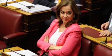 Η Ντόρα ρωτά στη Βουλή Τσακαλώτο και Σκουρλέτη για το λαθρεμπόριο καυσίμων