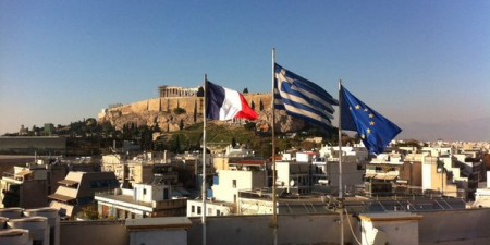 H γαλλική σημαία υψώθηκε στο κεντρικό κτίριο της Περιφέρειας Αττικής