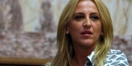 H Δούρου δεν διόρισε τη νύφη της, την απέλυσε