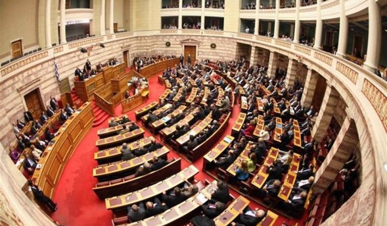 Στην Ολομέλεια οι τηλεοπτικές άδειες μετά και την τρίτη άκαρπη Διάσκεψη των Προέδρων