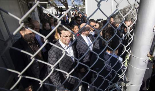 Τσίπρας για προσφυγικό: Οποιαδήποτε εμπλοκή του ΝΑΤΟ θα αφορά αποκλειστικά τα τουρκικά χωρικά ύδατα