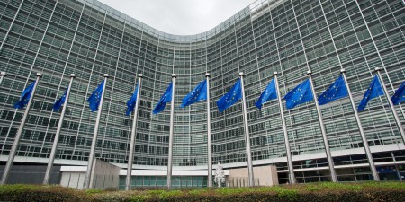 Έκτακτη χρηματοδότηση για προσλήψεις στα hotspots από την Κομισιόν