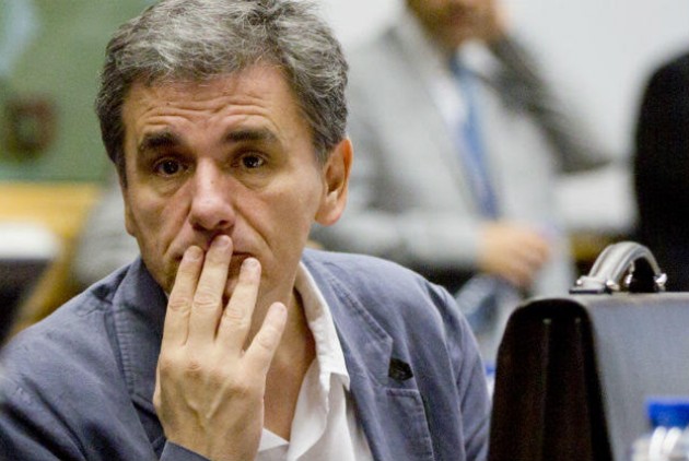 Τσακαλώτος: «Εδώ υπάρχουν δύο ελέφαντες και μεις είμαστε μεταξύ τους η αντιλόπη, η οποία προσπαθεί να μην την πατήσουν»