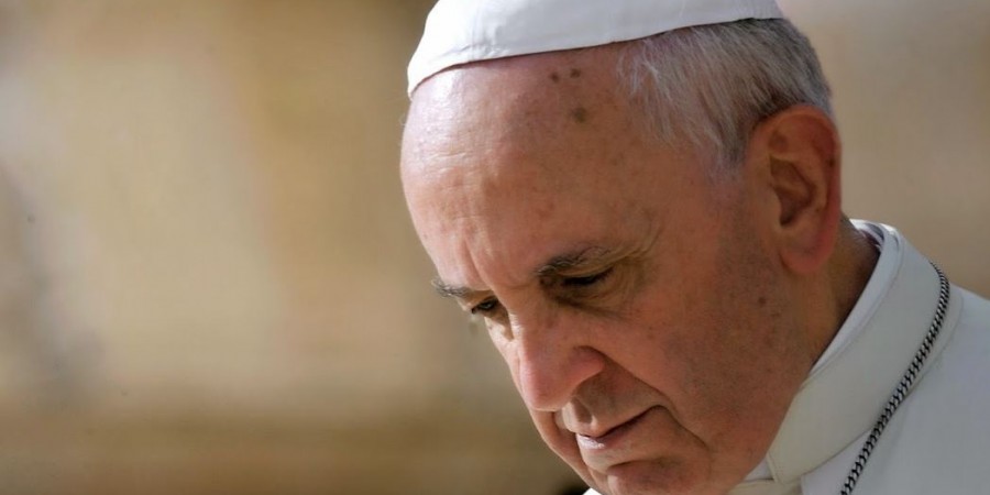 Πάπας: Πίσω από τις τρομοκρατικές επιθέσεις βρίσκονται έμποροι όπλων, που θέλουν πόλεμο και μίσος