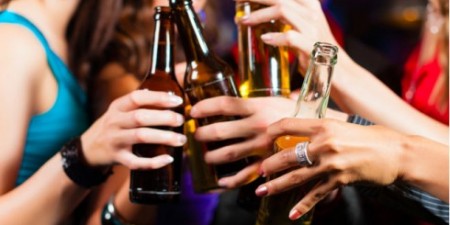 Μετριοπαθής η κατανάλωση αλκοόλ στην Ελλάδα