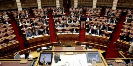 Τα βλέμματα στραμμένα στην αυριανή συζήτηση περί διαφθοράς