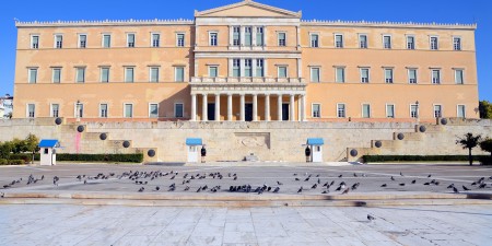 Οι τρομοκράτες ανέβαλαν την αποψινή συζήτηση για τη διαφθορά