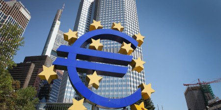 Το ερώτημα είναι: «Θα τυπώσει χρήμα η ΕΚΤ;»