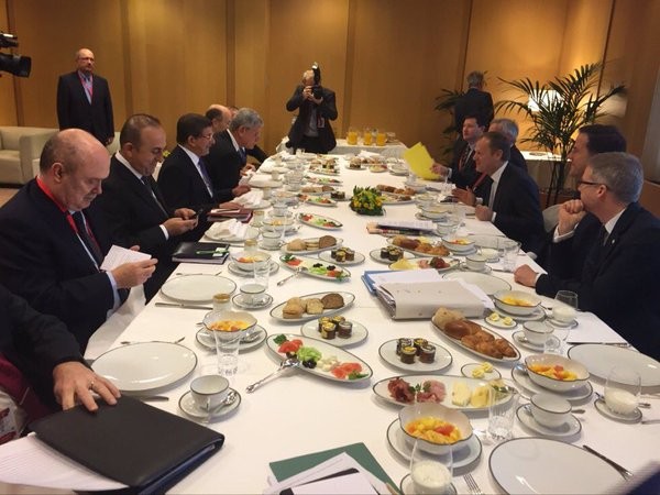 Ομόφωνη συμφωνία ΕΕ – Τουρκίας για το προσφυγικό σύμφωνα με τον Τουσκ