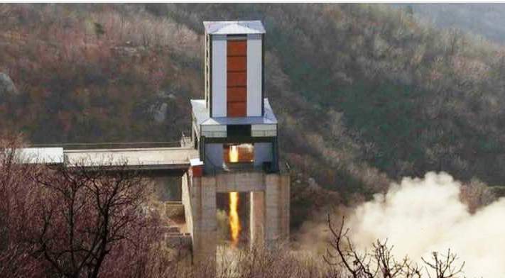 Η Βόρεια Κορέα δοκιμάζει «κινητήρα πυραύλων μεγάλου βεληνεκούς»