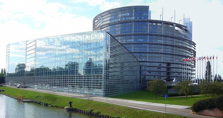 Ευρωβουλή: Έγκριση του νομοθετικού πακέτου για την προστασία των προσωπικών δεδομένων