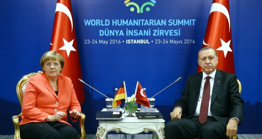 Σε συμφωνία για συνέχιση της εφαρμογής της συμφωνίας ΕΕ-Τουρκίας προχώρησαν Ερντογάν-Μέρκελ