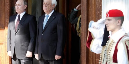 «Ειρήνη, δικαιοσύνη και αλληλεγγύη» το μήνυμα Παυλόπουλου -Πούτιν από το Άγιον Όρος
