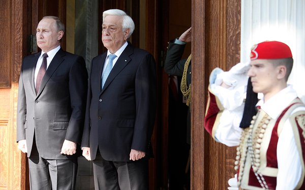 «Ειρήνη, δικαιοσύνη και αλληλεγγύη» το μήνυμα Παυλόπουλου -Πούτιν από το Άγιον Όρος