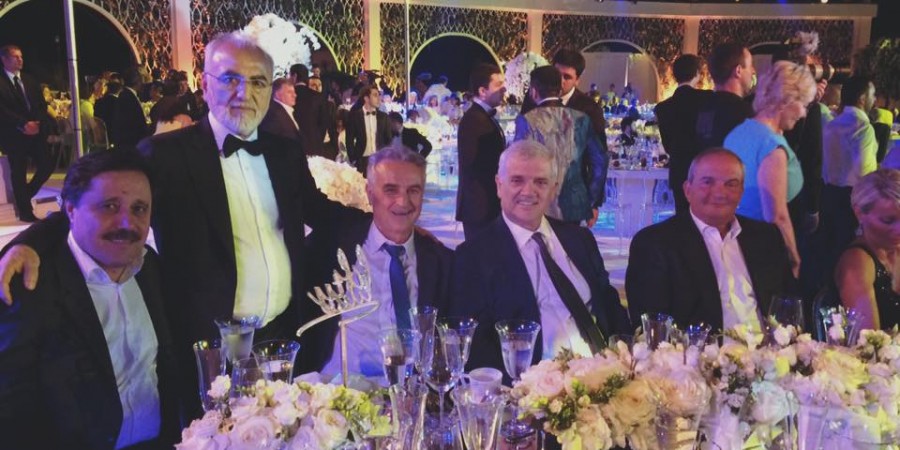 Ο Κώστας Καραμανλής στον γάμο του γιου του Ιβάν Σαββίδη