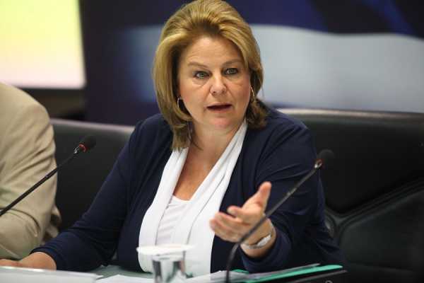 Λούκα Κατσέλη: Οι τρεις προϋποθέσεις για να αρθούν τα capital controls