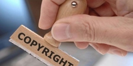 Η λέξη «λογοκλοπή» έφερε νέα πολιτική κόντρα