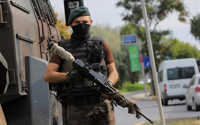 Σε κλοιό ασφαλείας η Κωνσταντινούπολη μετά την απόπειρα πραξικοπήματος