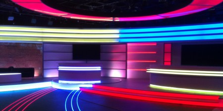 Κόντρα κυβέρνησης – Αξιωματικής Αντιπολίτευσης για τις τηλεοπτικές άδειες