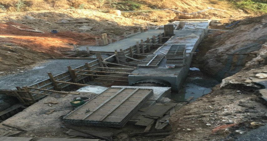 Πλήρης αποκατάσταση της σοβαρής ζημιάς στο ρέμα της Πικροδάφνης με προστασία του περιβάλλοντος και της δημόσιας υγείας