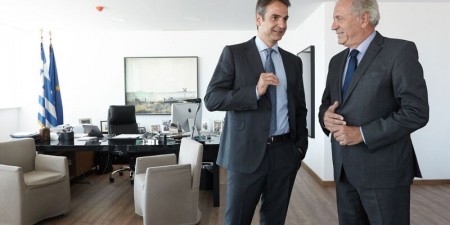 Συνάντηση Κ. Μητσοτάκη με τον Επίτροπο Μετανάστευσης Δ. Αβραμόπουλο