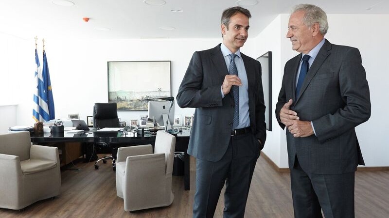 Συνάντηση Κ. Μητσοτάκη με τον Επίτροπο Μετανάστευσης Δ. Αβραμόπουλο