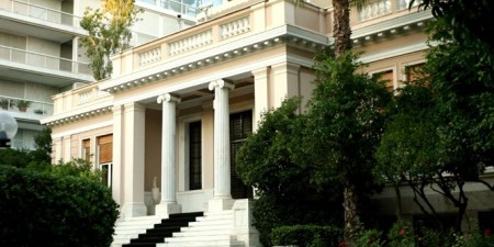 Μαξίμου: Όταν η κακοήθεια συναντά την απελπισία
