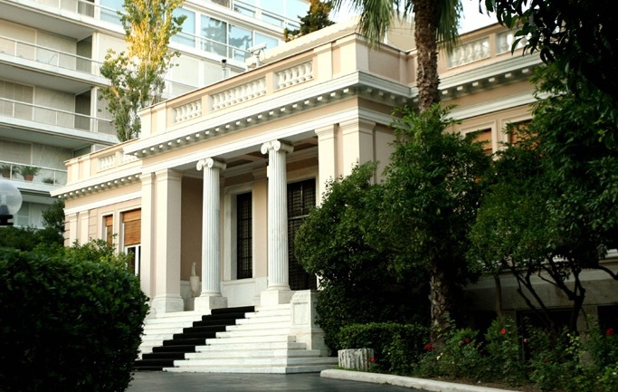 Μαξίμου: Όταν η κακοήθεια συναντά την απελπισία