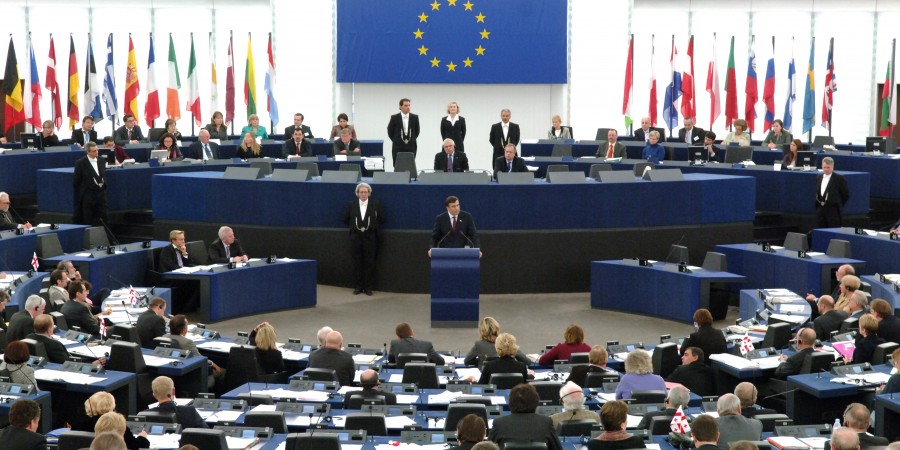 Πολωνία: Το ΕΚ ζητά από την κυβέρνηση να σεβαστεί τις συστάσεις