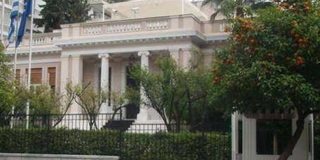 Κύκλοι του Μαξίμου για τις «έωλες νομικές απόψεις σχετικά με το διαγωνισμό των τηλεοπτικών αδειών»
