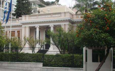 Κύκλοι του Μαξίμου για τις «έωλες νομικές απόψεις σχετικά με το διαγωνισμό των τηλεοπτικών αδειών»