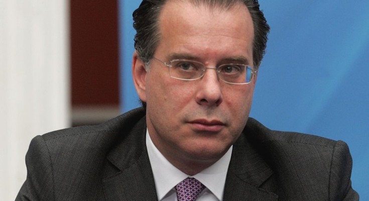 Ο Κουμουτσάκος για «τους πανηγυρισμούς της Κυβέρνησης» για τον Γιούνκερ