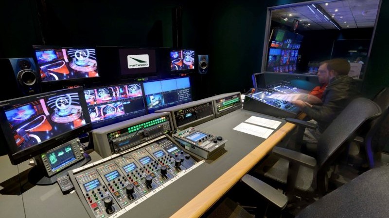 Πυρ ομαδόν από την αντιπολίτευση για τις τηλεοπτικές άδειες