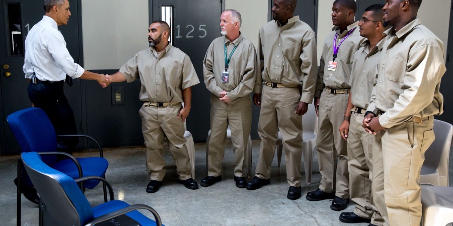 Ο Πρόεδρος Ομπάμα έχει χορηγήσει συνολικά περισσότερες αμνηστίες σε φυλακισμένους, από τους δέκα προηγούμενους προέδρους των ΗΠΑ