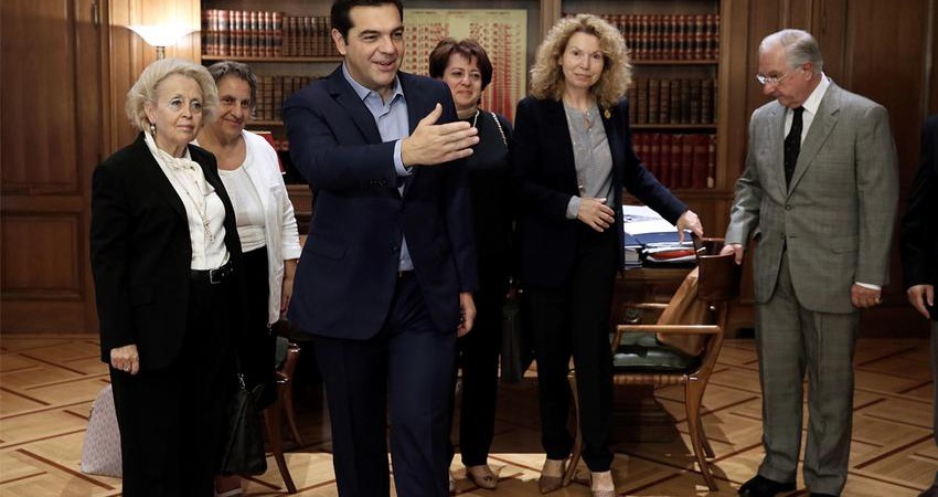 Παροχές του Πρωθυπουργού προς τους Ανώτατους Δικαστικούς Λειτουργούς και υπονοούμενα από την αντιπολίτευση