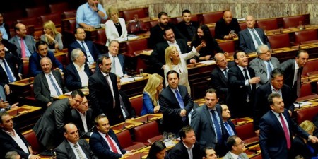 Ερώτηση 46 βουλευτών της Νέας Δημοκρατίας για τις σχέσεις Τσίπρα – Παππά με Αρτεμίου