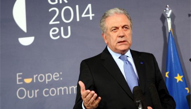 Αβραμόπουλος: «Όταν μιλάμε για πρόσφυγες, η θρησκεία, οι πεποιθήσεις, η φιλοσοφία δεν έχουν θέση»