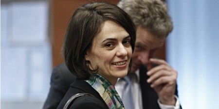 Το εναρκτήριο λάκτισμα με τους θεσμούς